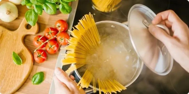 Réduisez votre consommation d'énergie en cuisant vos pâtes avec la cuisson passive